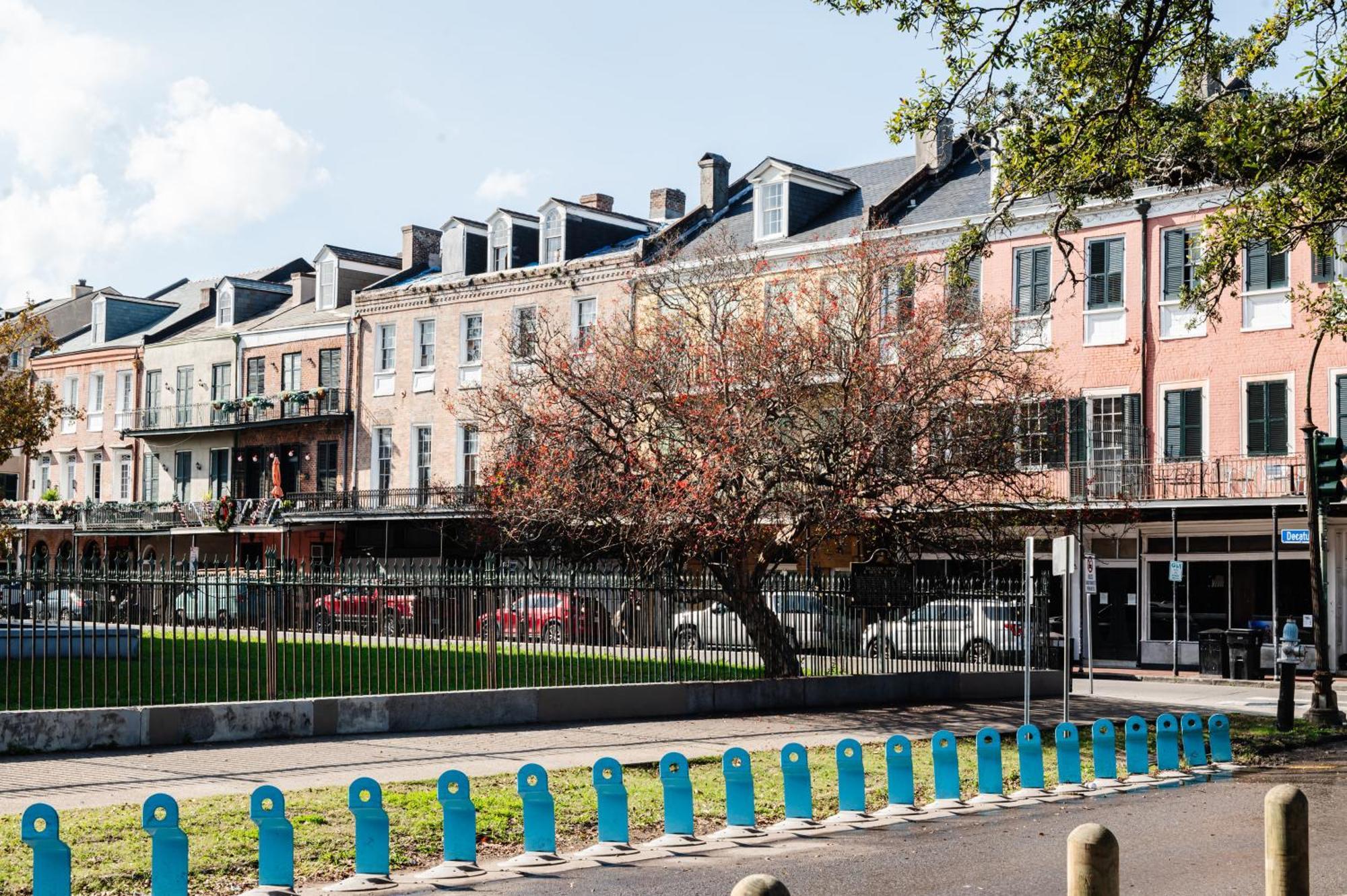 Hotel The Frenchmen New Orleans Exterior foto