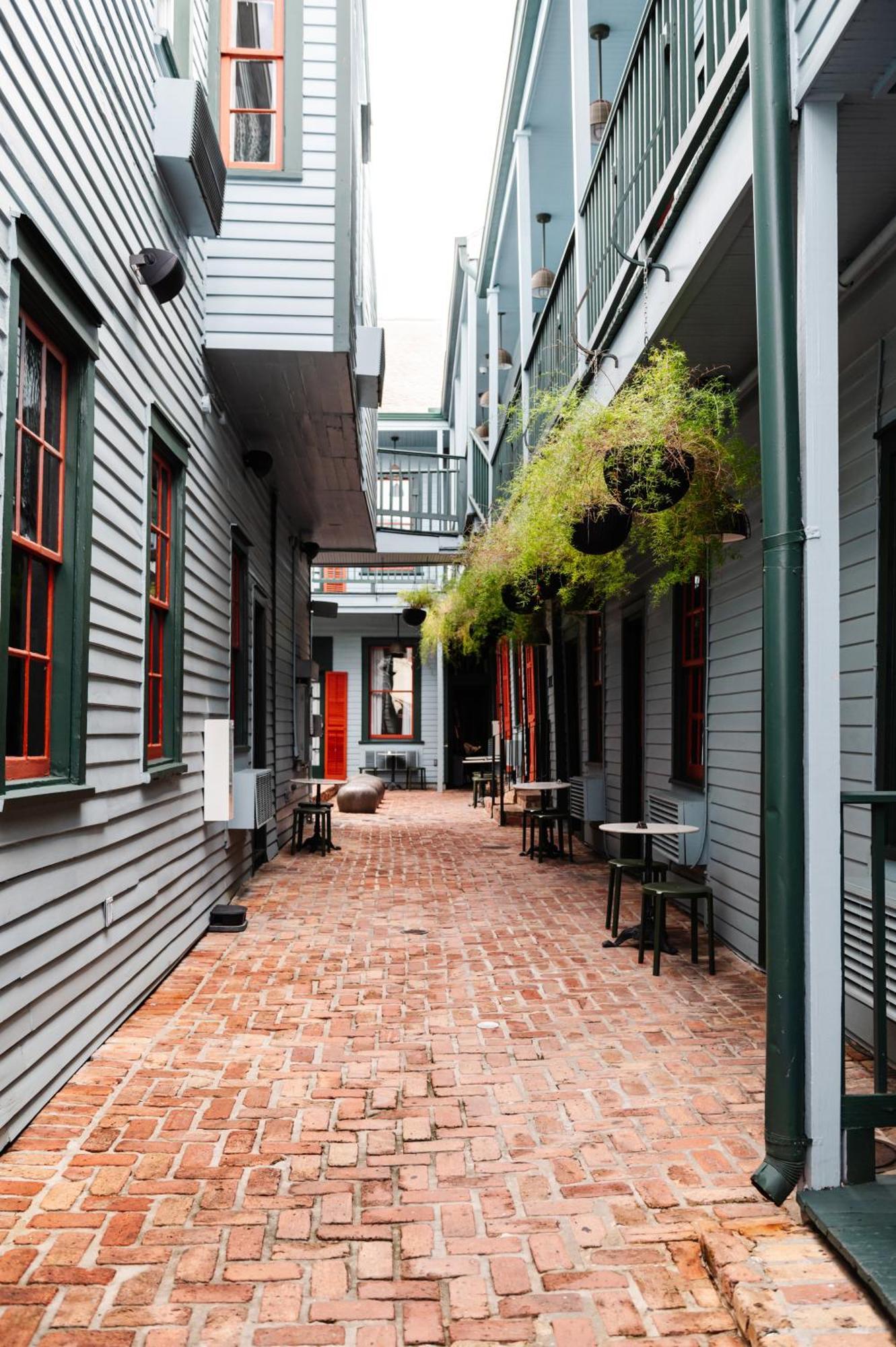 Hotel The Frenchmen New Orleans Exterior foto