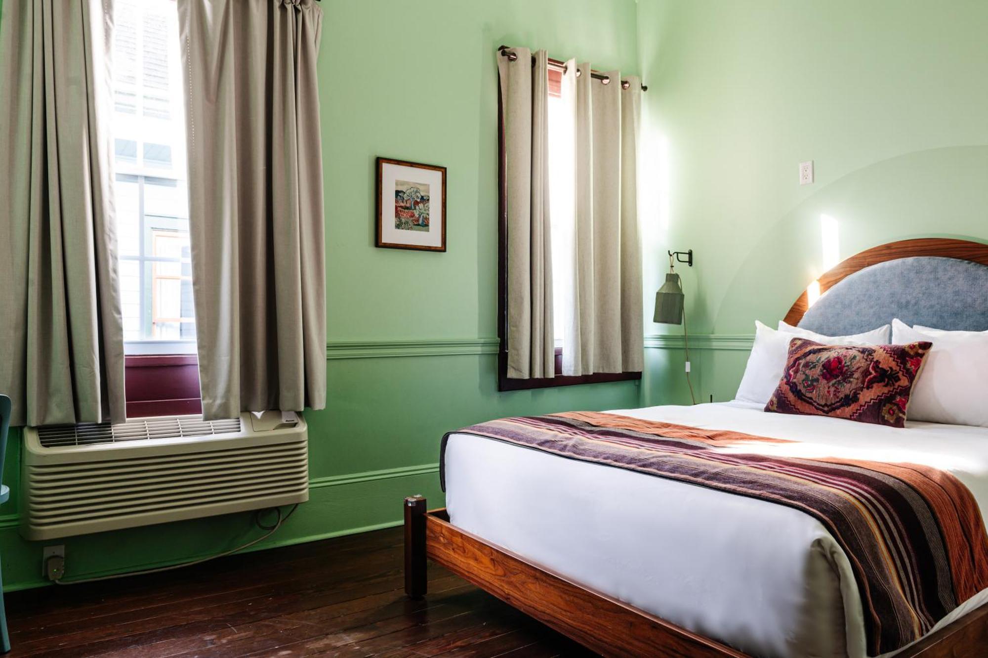 Hotel The Frenchmen New Orleans Exterior foto
