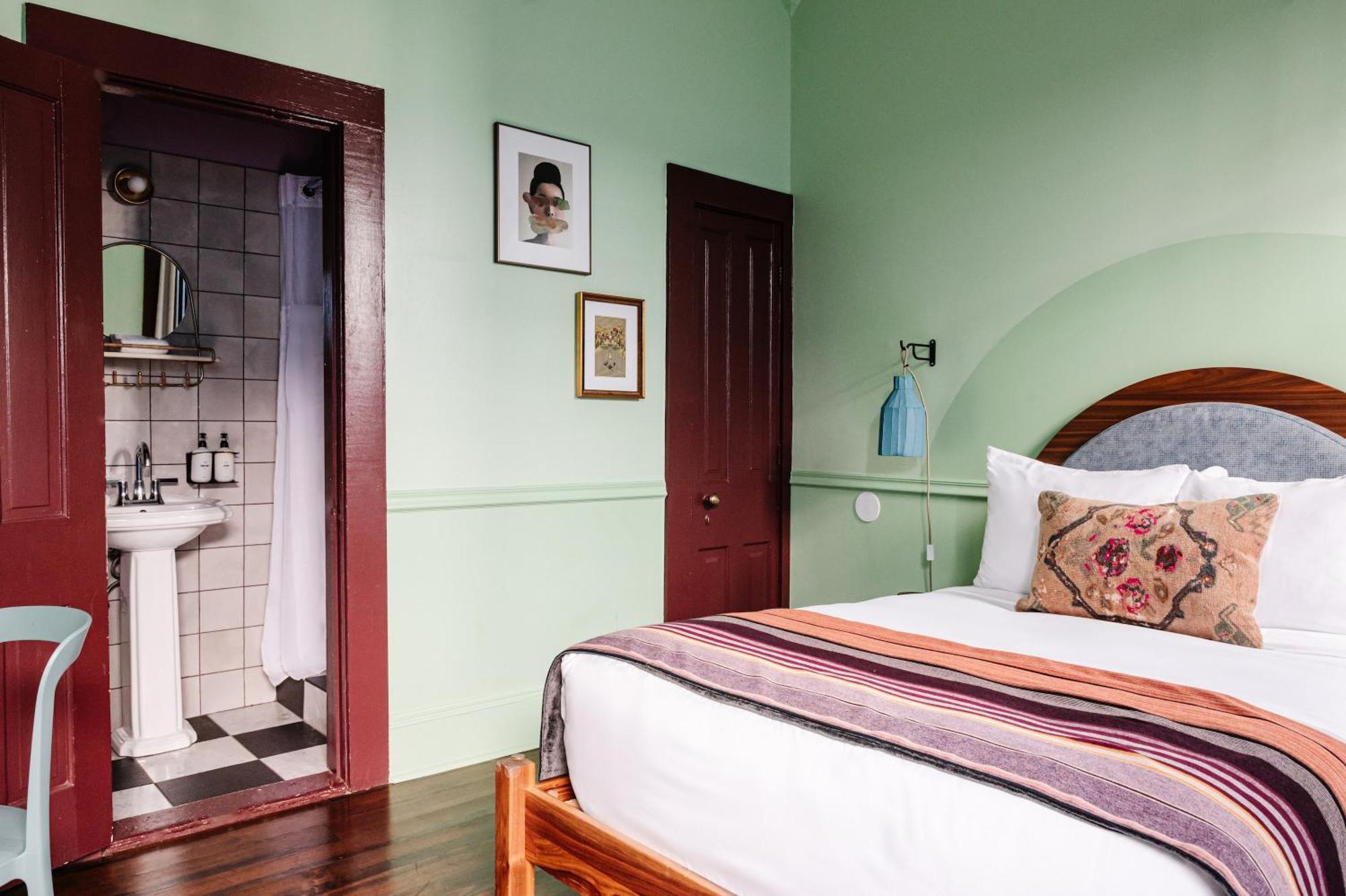 Hotel The Frenchmen New Orleans Exterior foto